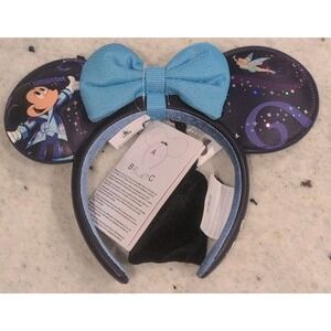 2025 Disney Starlight Parade Light Up Minnie Ears Headband Purple in hand